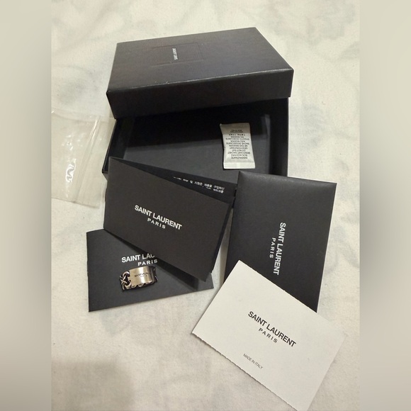 YVES SAINT LAURENT PLAQUETTE RING - Picture 10 of 14